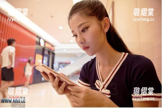 爱丝秋日艺术家-感受篇：高清写真，秋天的阳光照在脸上，心情也美得冒泡！