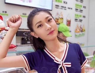 AISS爱丝(黄金版) - 呃…索菲，机械师也可以是个美照制造机？