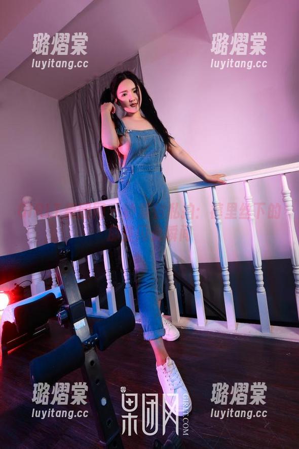 GIRLT果团网 - 钟紫怡私拍：裤里丝下的那些闪光瞬间