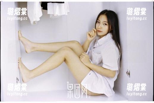 GIRLT果团网-陈诗诗 GIRLT果团网 - 陈诗诗的网袜,图片里透着小小的叛逆感,太吸引了