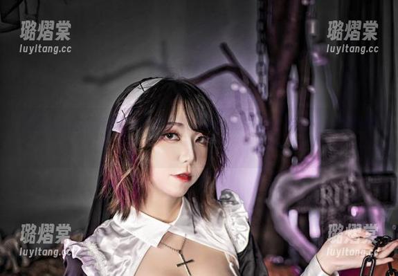 见证Leah梓未如何颠覆修女形象，堕落修女美图图集大揭秘！
