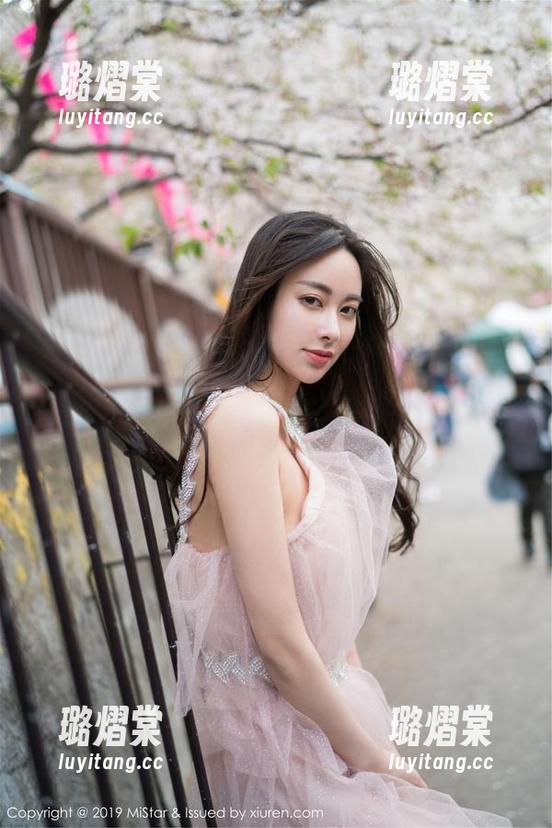 MiStar魅妍社 - 在教室寻觅灵感：陆金佳Jessica最新图集，书香气与美丽共舞！