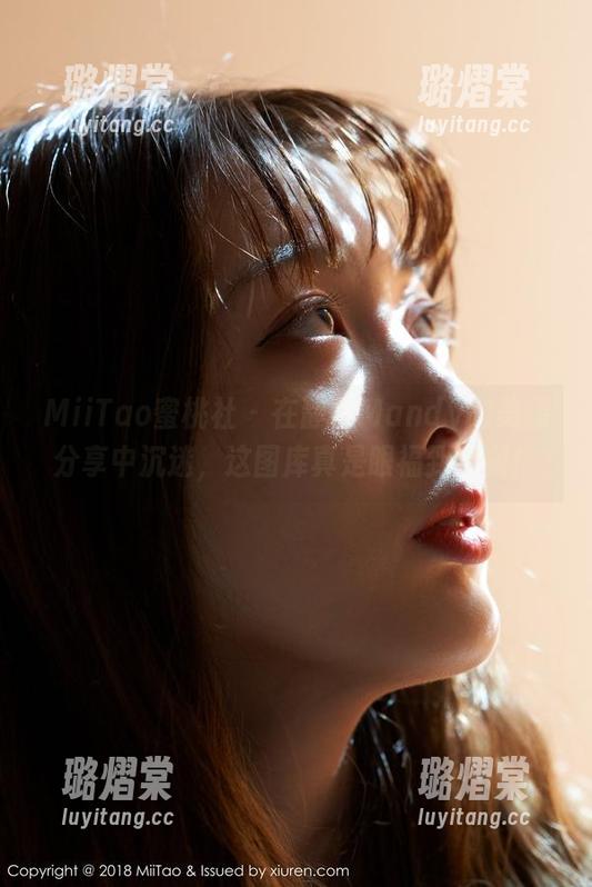 MiiTao蜜桃社 - 在静香Mandy的美腿分享中沉迷，这图库真是眼福到爆啊！