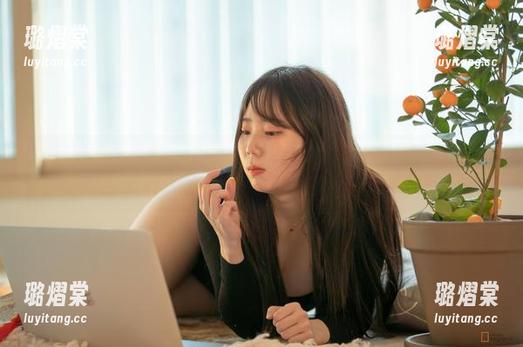 MyuA(뮤아)长腿，超级高清套图，简直是一场腿的派对，大家快来蹭热点！