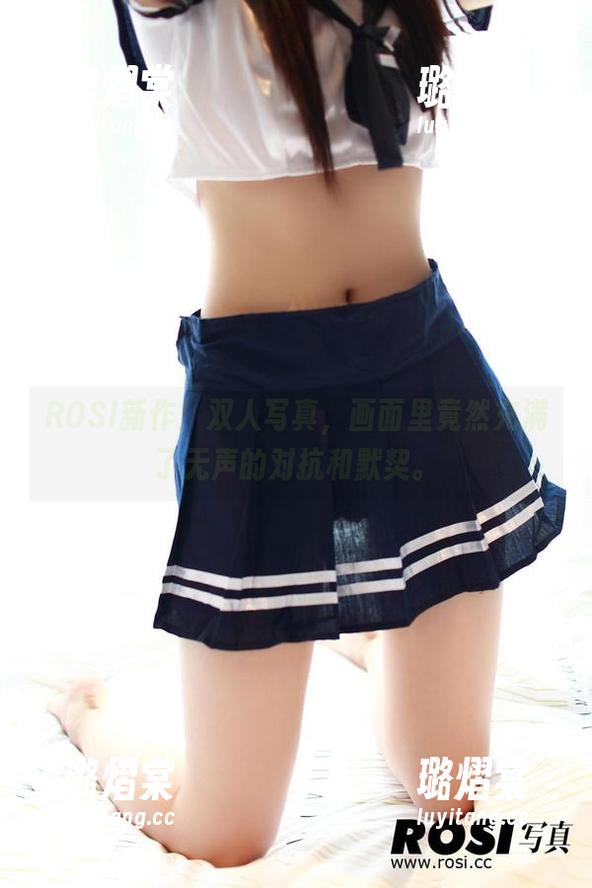 ROSI ROSI新作!双人写真,画面里竟然充满了无声的对抗和默契。