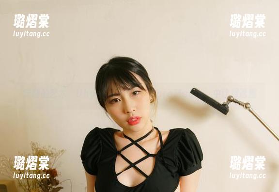定制的艺术，Uhye(이유혜)在‘PureMedia’中诠释诱惑
