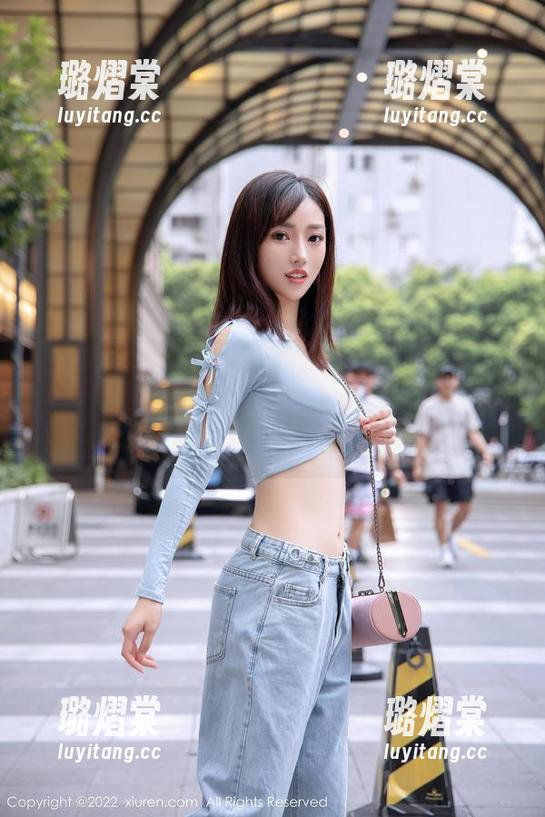 Xiuren秀人网-余心曼 Xiuren秀人网 - 亲眼见证余心曼的黑白魅力!我的眼睛已经开始享受这个调调了!