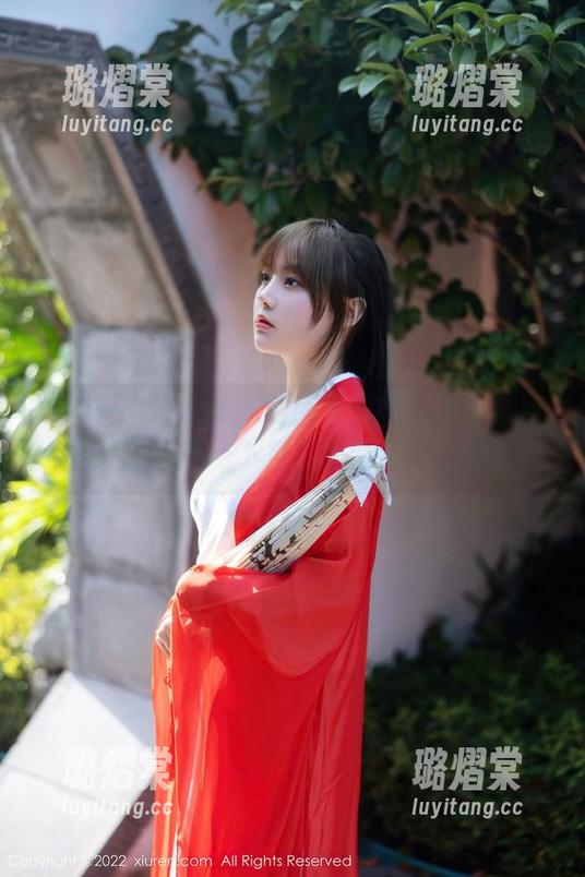 Xiuren秀人网-唐翩翩 Xiuren秀人网 - 制服竟然能这样穿?唐翩翩的套图与下载,心动不如行动!