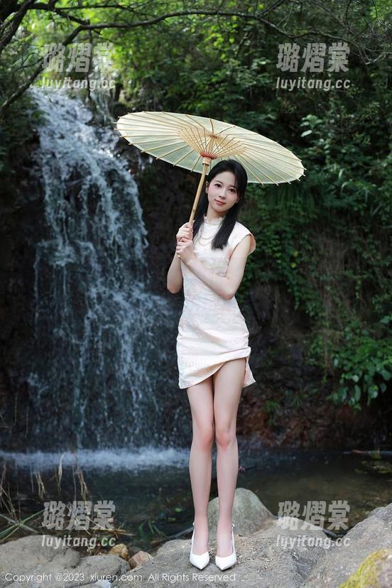 Xiuren秀人网 - 打破传统：孟狐狸FoxYini婚纱私拍玩出新花样