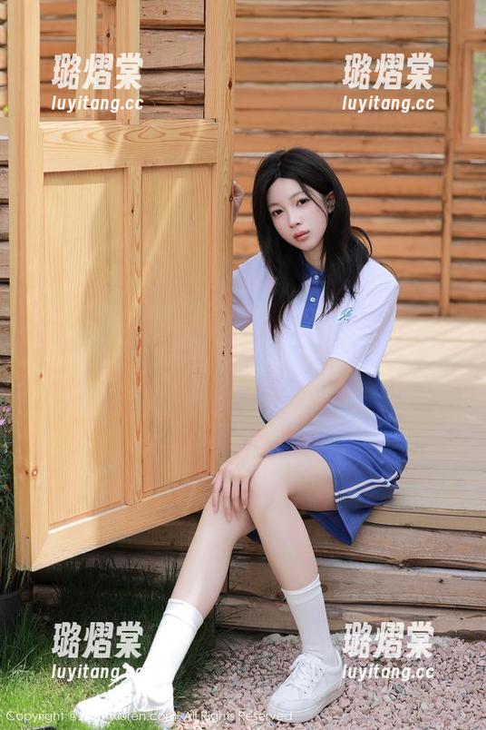 Xiuren秀人网-蕾蕾醒了没 Xiuren秀人网 - 蕾蕾醒了没的无圣光网袜风暴:套图里的每一寸都像在低语!