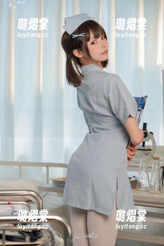 Yiko湿润兔的无圣光揭秘：广寒宫中的精灵弓箭手作品