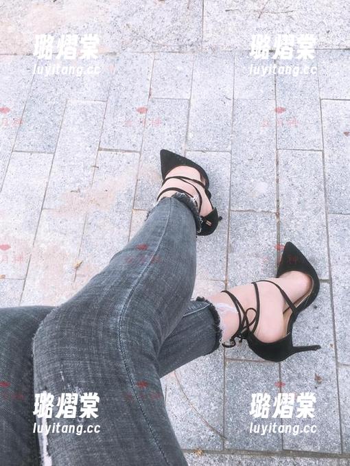 微密圈 - 吊带显露的不止是身体，还有那种……感受！丝月神的精选套图，快来围观！