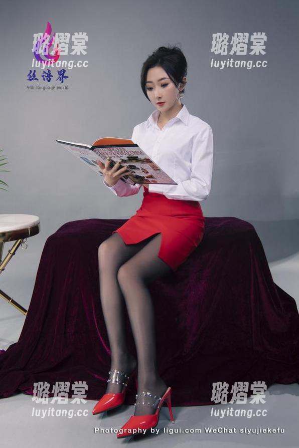 丽柜 - 小璐璐在天台上的那些瞬间，图片看得我有点走神…