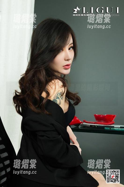 丽柜 - 泳衣与左左：图册里的精彩瞬间，真是瞬间秀！