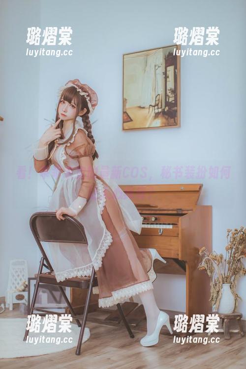 乖乖衣宝 看!乖乖衣宝的最新COS,秘书装扮如何让人心痒痒?