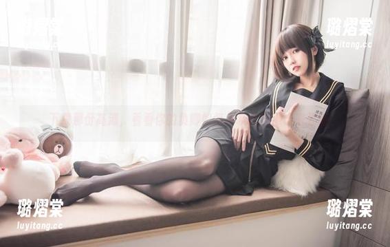 下载那份高清，看看你的负卿如何把灰丝玩得出奇性感！