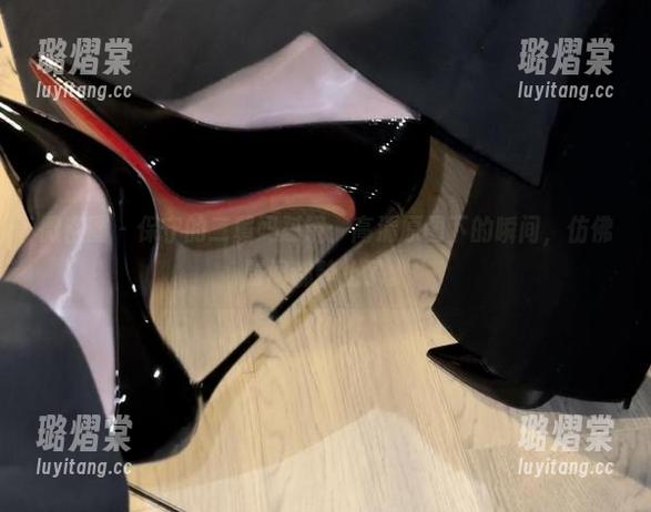 微密圈 - 保守的二舅妈怼镜：高清原图下的瞬间，仿佛时间都静止了。
