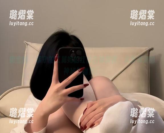 保守的二舅妈 微密圈 - 保守的二舅妈的红丝白袜原图,资源满满的神秘与幽默!