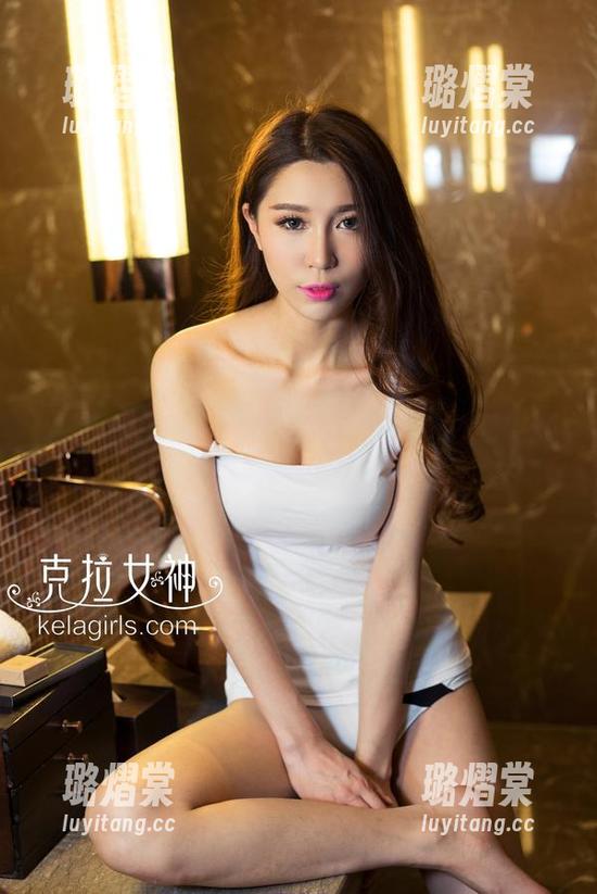 克拉女神 - 不知道慕菲的“制服”美图是怎么炼成的，太好看了吧！