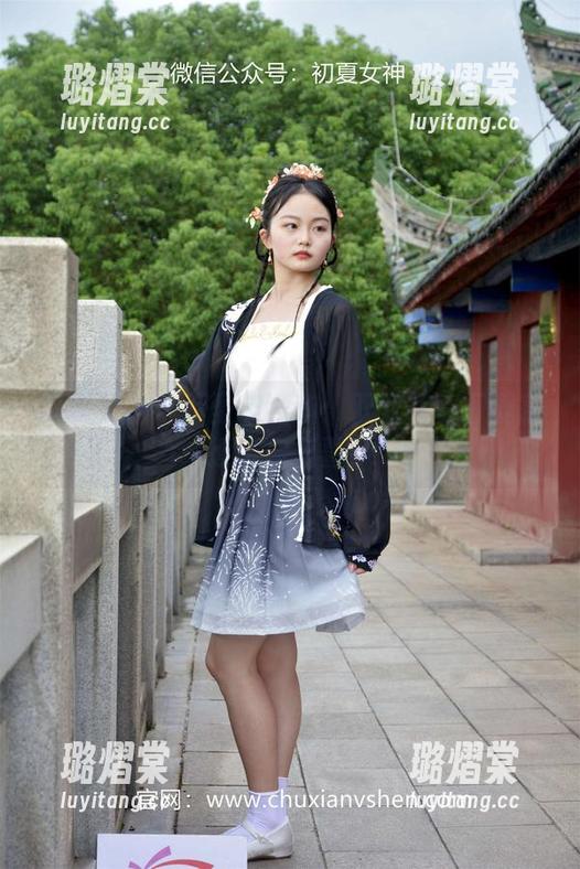 初夏女神 - 万圣节狂欢：双双写真下载直接送你惊喜！