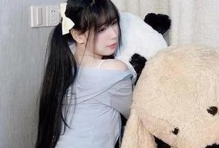 微密圈 - 总有一款适合你——十万口草莓粥粥的2023年舰长福利套图探秘