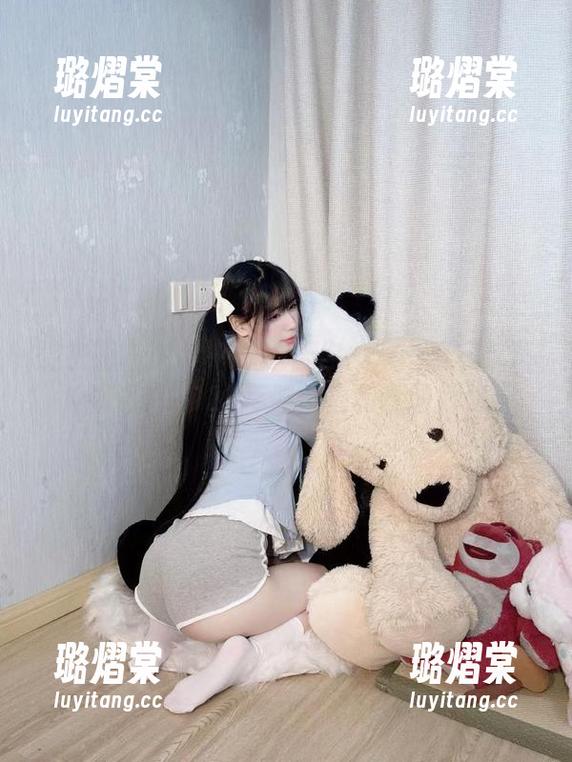 微密圈 - 总有一款适合你——十万口草莓粥粥的2023年舰长福利套图探秘