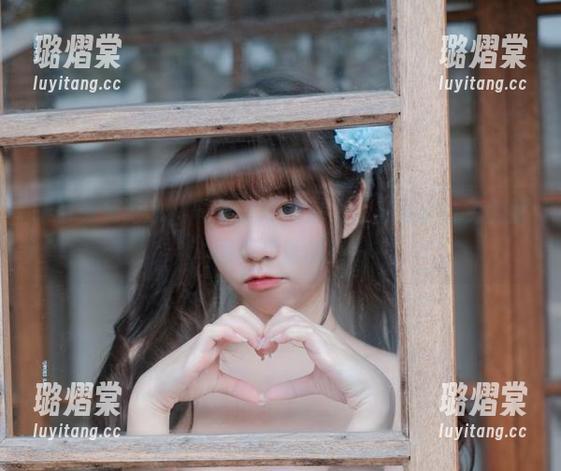 跟著兔兔游泳，感受COS的魅力！可可小白兔的原图不是盖的！