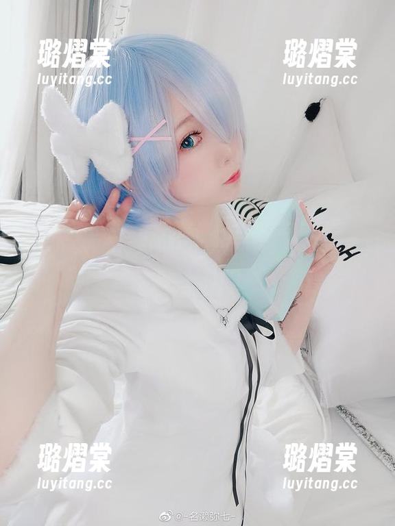 作品：名濑弥七的内衣定制，魅惑与优雅的碰撞