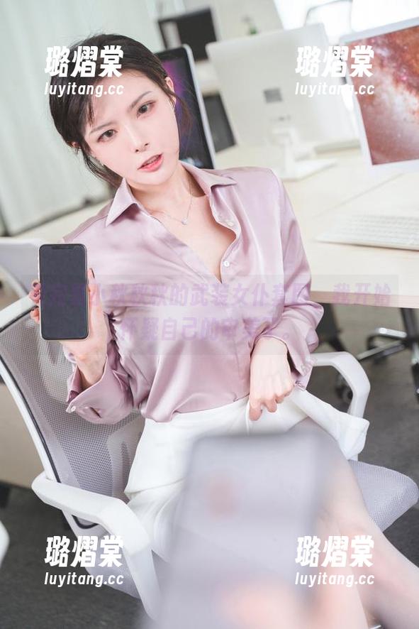 看完夏小秋秋秋的武装女仆套图，我开始怀疑自己的审美了。