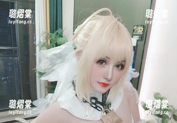 谁说秘书不能夺回注意力？夏鸽鸽不想起床的写真图集告诉你！