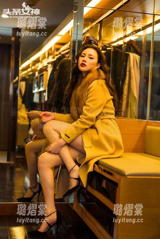 头条女神 - 让人忍不住觉得悸动的莫小希的全套秘密，下载试试？