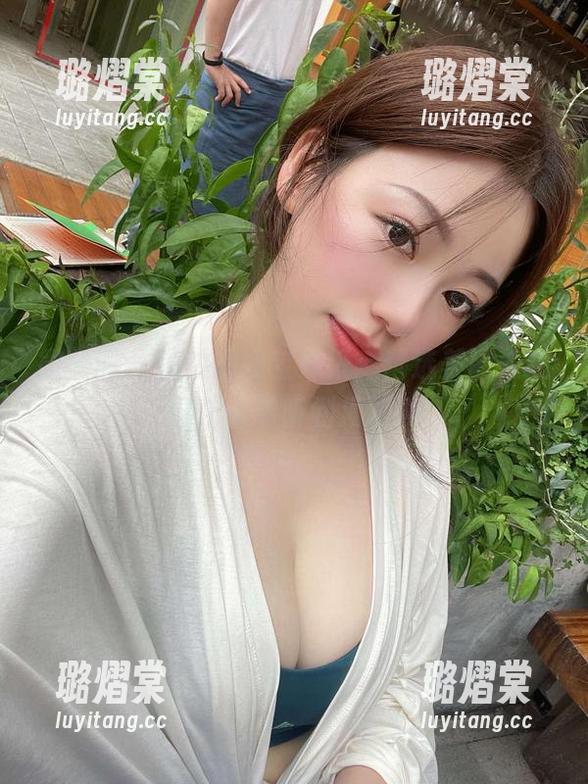 微密圈 - 海边的奶宝妹纸：精选美图，感觉仿佛能听到海浪声