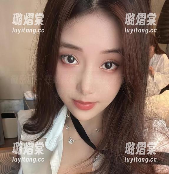 微密圈 - 在线探秘：奶雯女友写真，谁说我只能远观？！