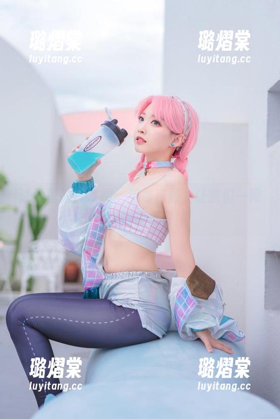 泳池里的宫本樱：免费资源，让我们一同畅游清凉夏日！