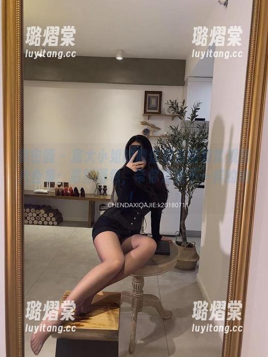 微密圈 - 宸大小姐的微信朋友圈和常规图片合集：最新图包，带你走进不一样的她！