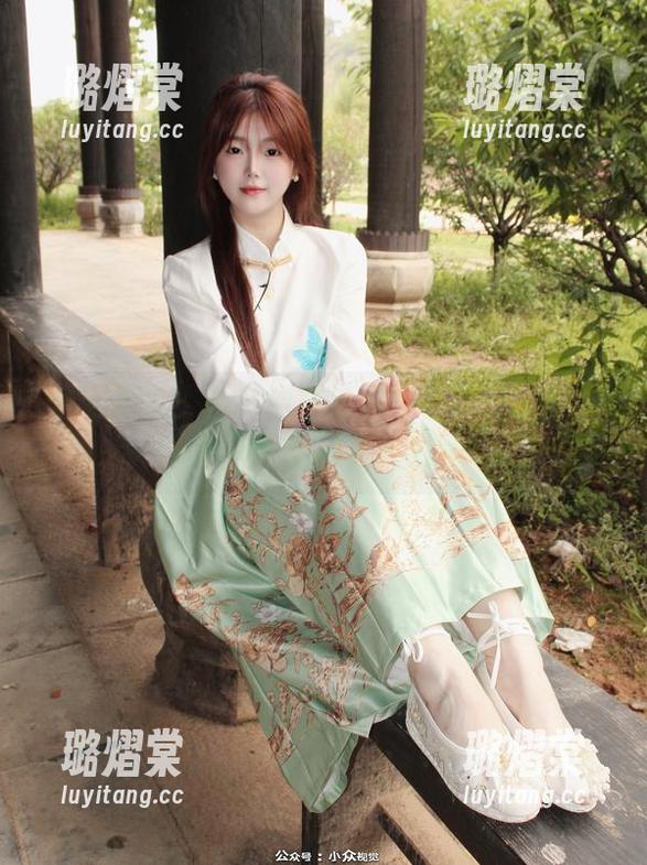 小众视觉 - 看！圆圆的浴缸会说话，快来观看图包里的水花故事！