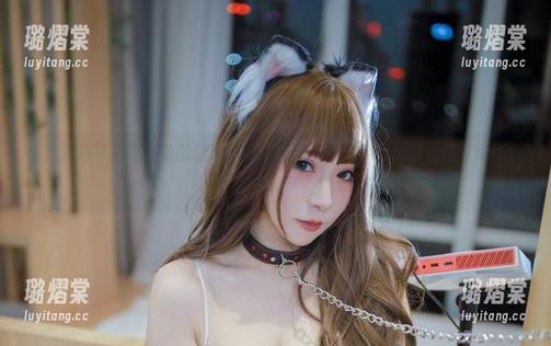 看！小泉学姐吖更新的套图，这私底下的风纪委员居然让我觉得有点微妙的暧昧？！