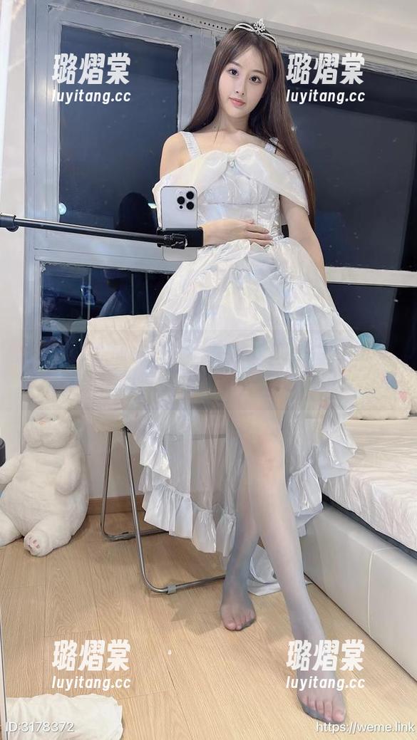 小萌子 微密圈 - 最新出炉!小萌子的字母黑丝写真集,灵感源自…啊,怎么说呢!