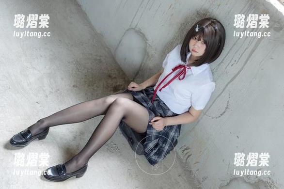 少女秩序 - 敢不敢说小鱼透明图包里，这种透明感能让我一整天都放空？