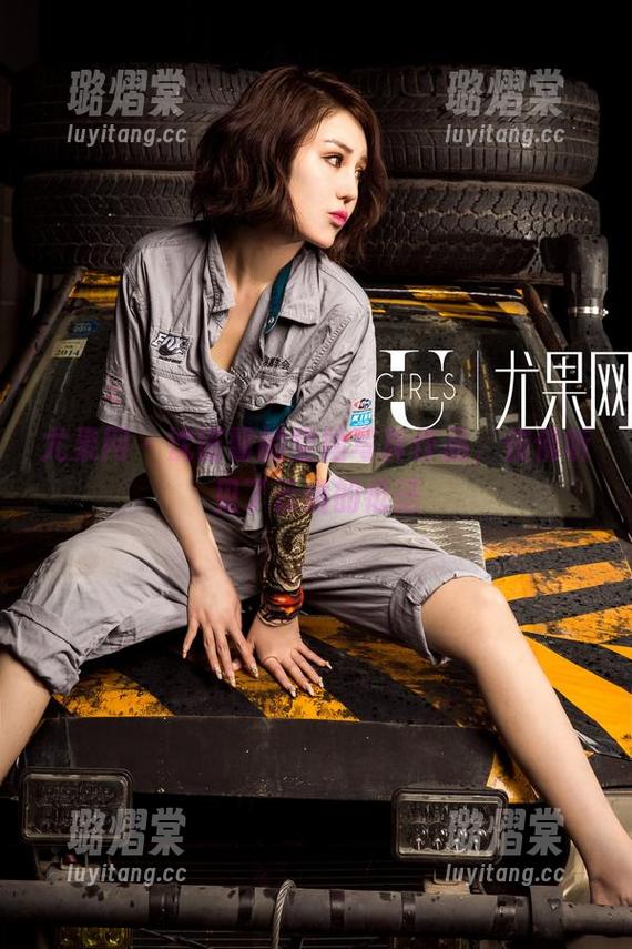 尤果网-沈诺馨 尤果网 - 沈诺馨的空姐写真作品,仿佛听见了云端的低语