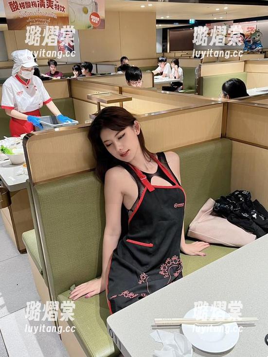 微密圈 - 就是阿朱啊的图书馆：分享原图，快来一同探寻书中的惊喜！