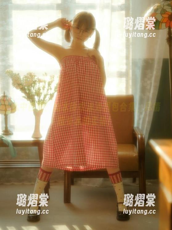 水中芭蕾：幼水铃衣泳池图包合集，尽情感受水的柔情！
