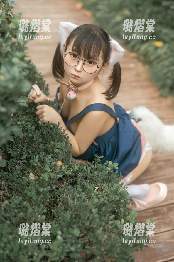 幼水铃衣 午间更衣室:幼水铃衣的定制风格,图中藏了多少古怪?
