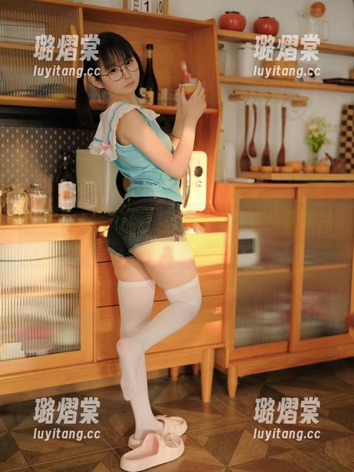 COS得有多好玩？跟随幼水铃衣分享秋月爱莉的可爱瞬间！