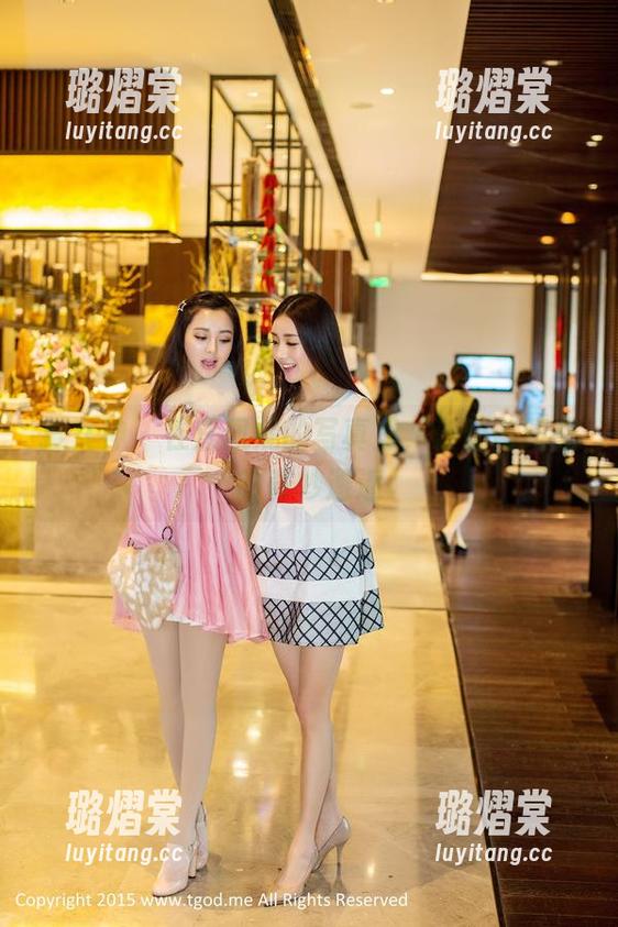 推女神 - 在汪佩妮的写真里，长腿与阳光的奇妙邂逅