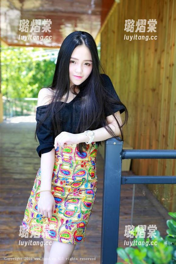 推女神 - 穿高跟鞋的谭晓彤全套图集：快来看看，她是如何毁掉我对地面平坦的幻想的！