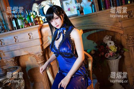 星之迟迟 全套写真大揭秘:星之迟迟与白狗勾旗袍,时尚还是调皮?