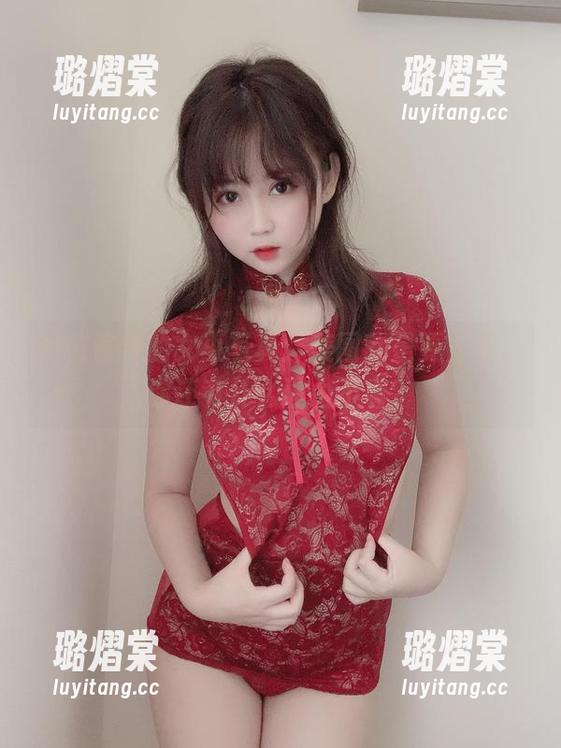 是依酱呀的女巫写真：美图就是要免费，你还有什么理由不看？