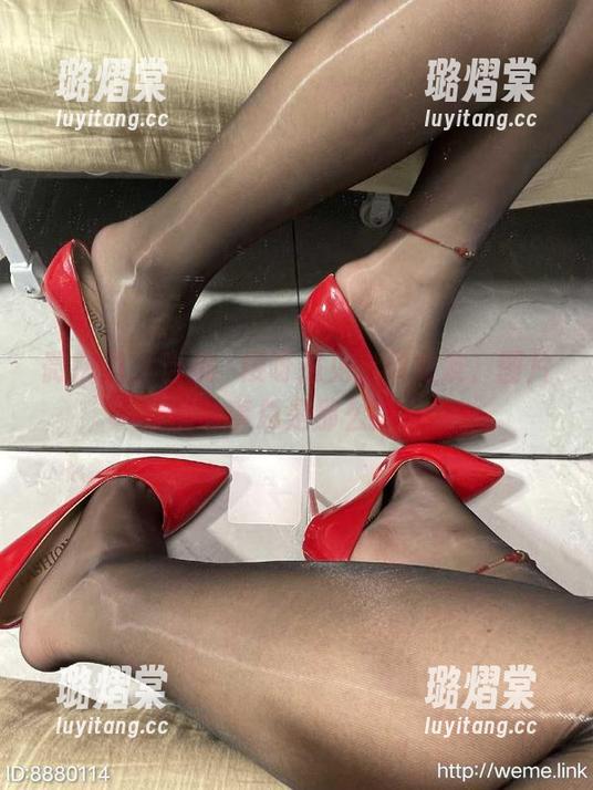 微密圈 - 当桃沢樱呀遇见定制女友，图片里的故事总是那么撩人。