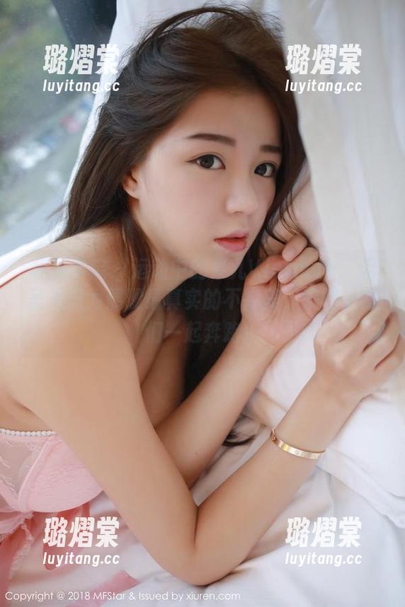 模范学院-果儿Victoria 模范学院 - 运动中的果儿Victoria:无圣光只为展现最真实的不完美,来吧,我们一起奔跑!